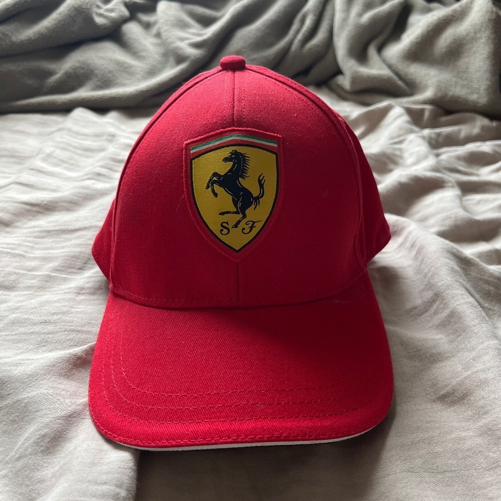 Farrari hat